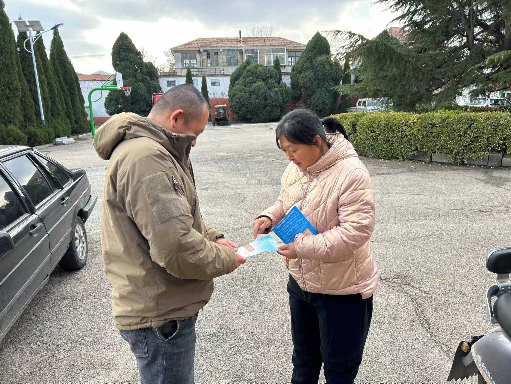 招远市金岭镇组织开展反邪教宣传活动