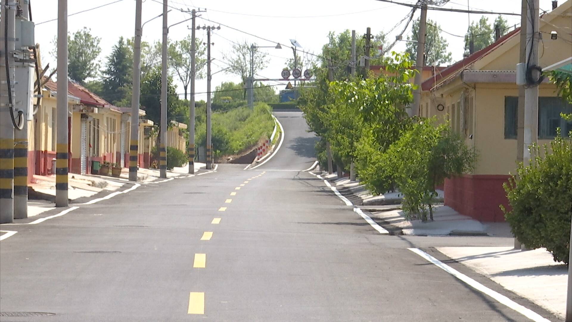 胶州市胶莱街道狠抓农村道路提档升级助力乡村振兴