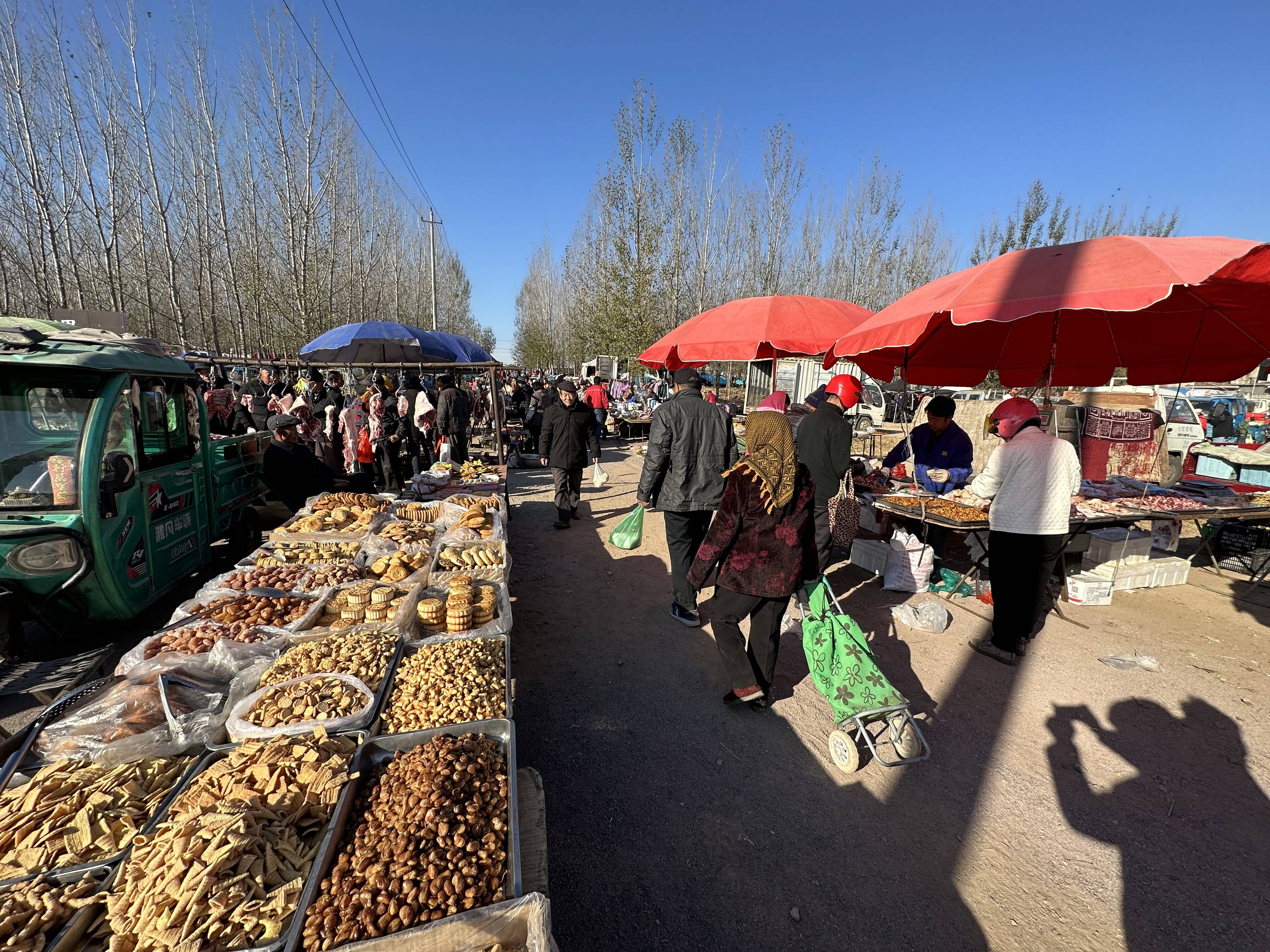 闪电号>媒体>云上胶州>据了解,里岔大集距今已经有300多年的历史,在