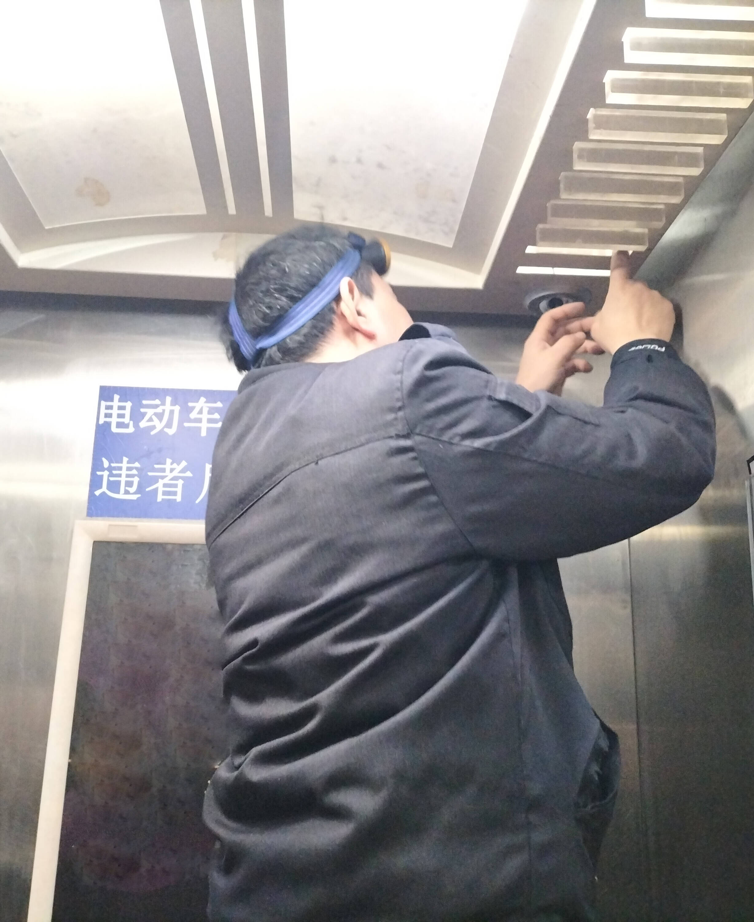 通济智能管控电动车乘梯上楼