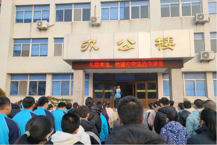 提高青少年的法治意识,近日,荣成市上庄镇团委联合荣成市第三十三中学