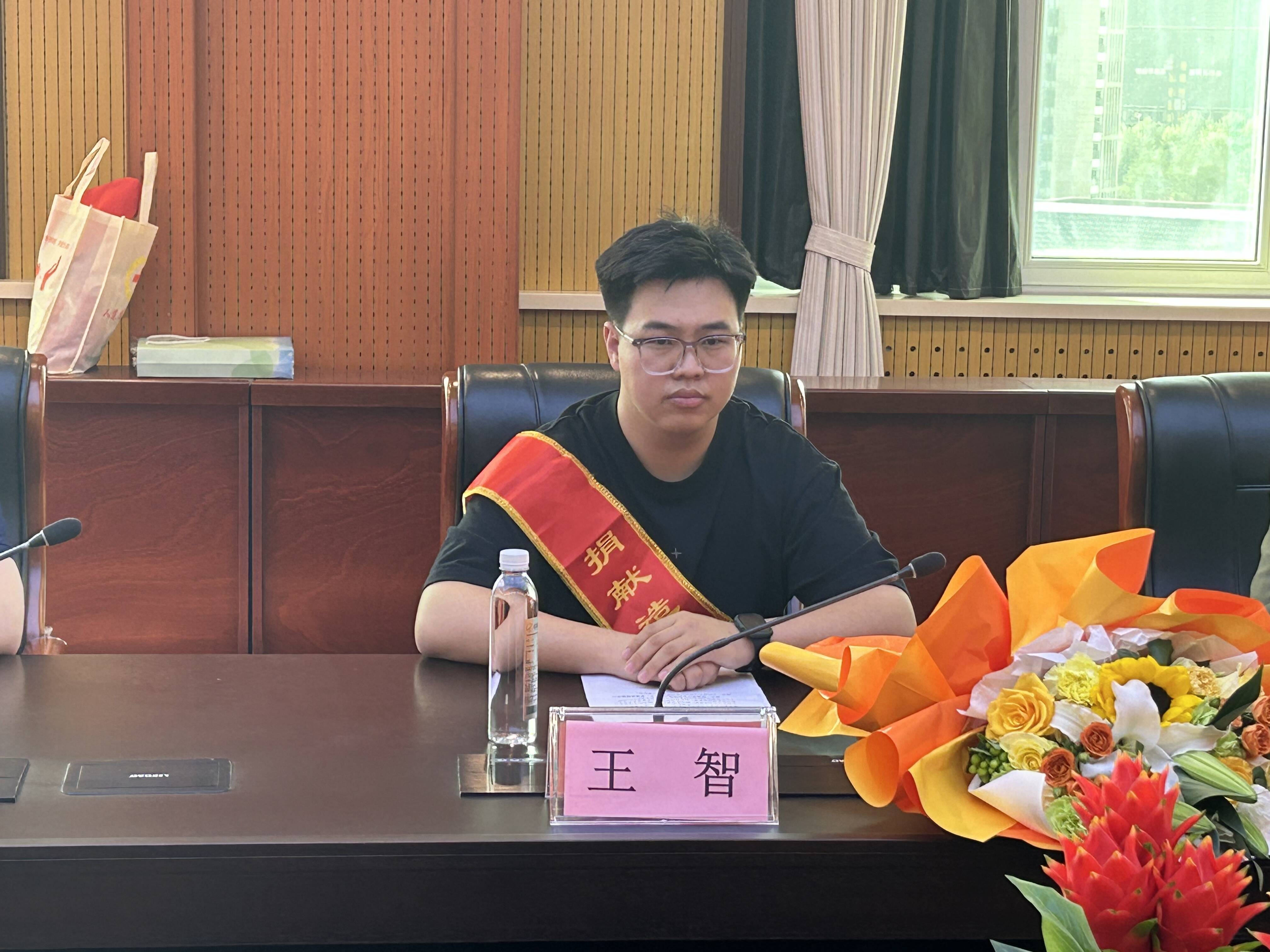 乳山市第十七例造血干细胞捐献者载誉归来