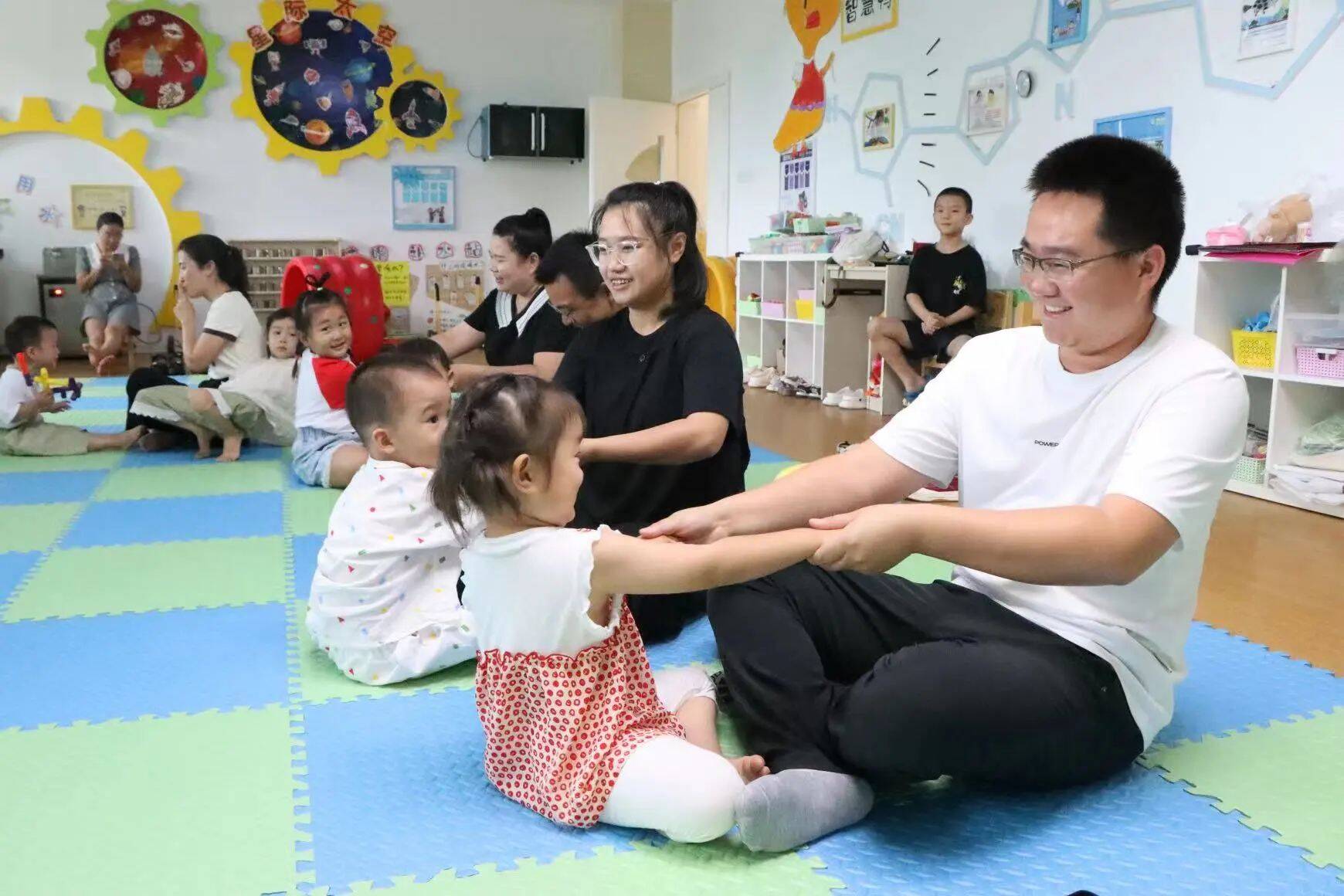 滨城区 市西街道向日葵亲子小屋开展早教活动