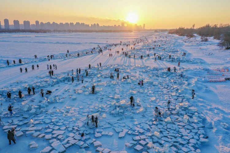 追光丨热“雪”沸腾，这个冬天火的不只“尔滨”