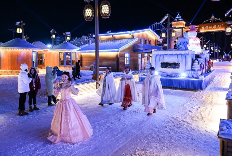 追光丨热“雪”沸腾，这个冬天火的不只“尔滨”