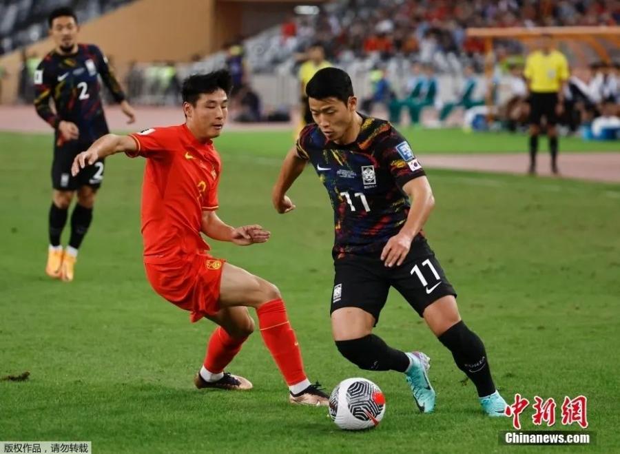 资料图：国足与韩国队在世预赛比赛中