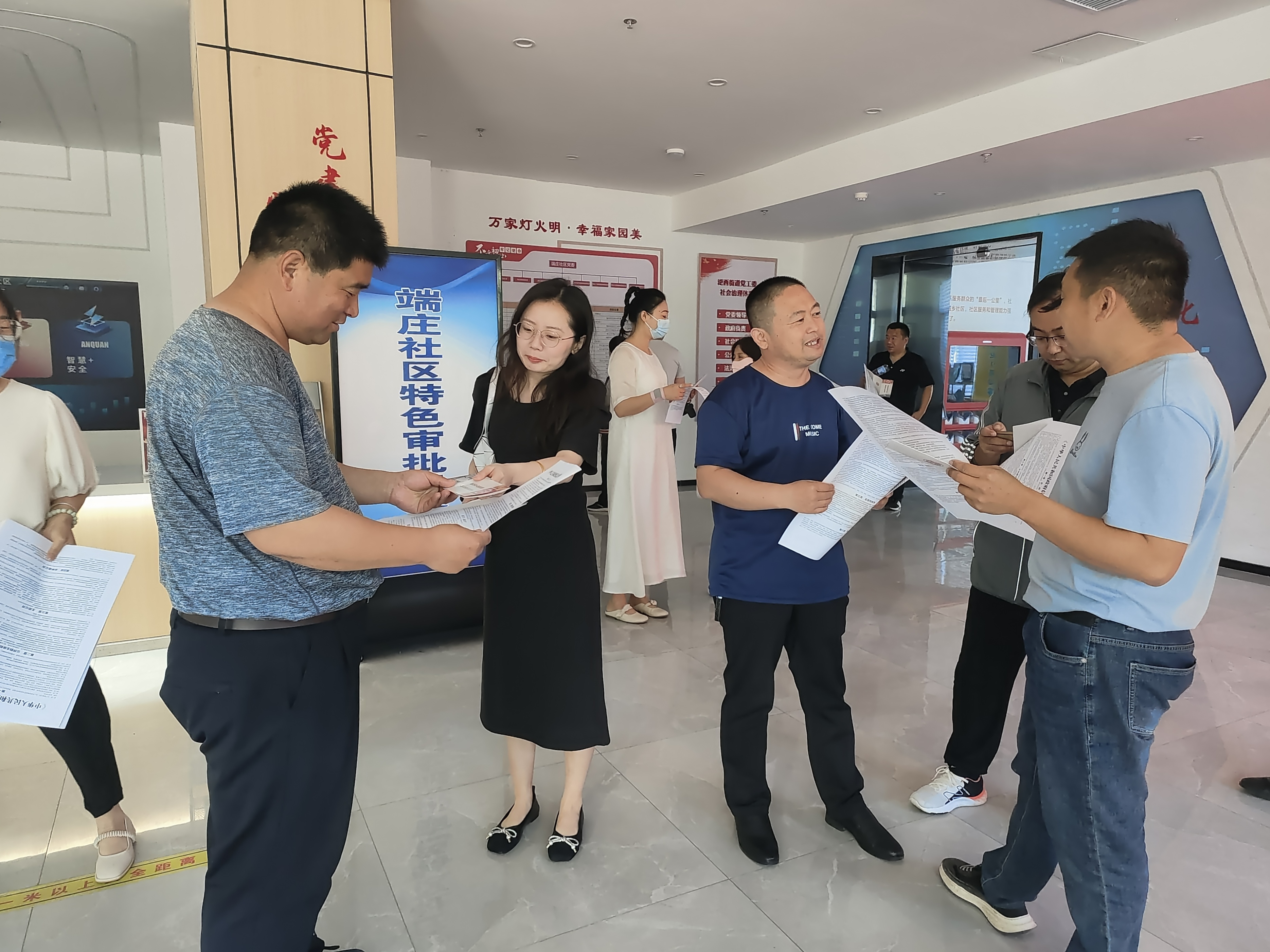 聊城度假区湖西街道人大组织开展"5·15政务公开日"主题宣传活动