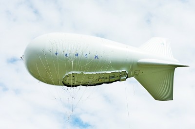 “极目一号”浮空艇在升空。新华社记者 金立旺摄