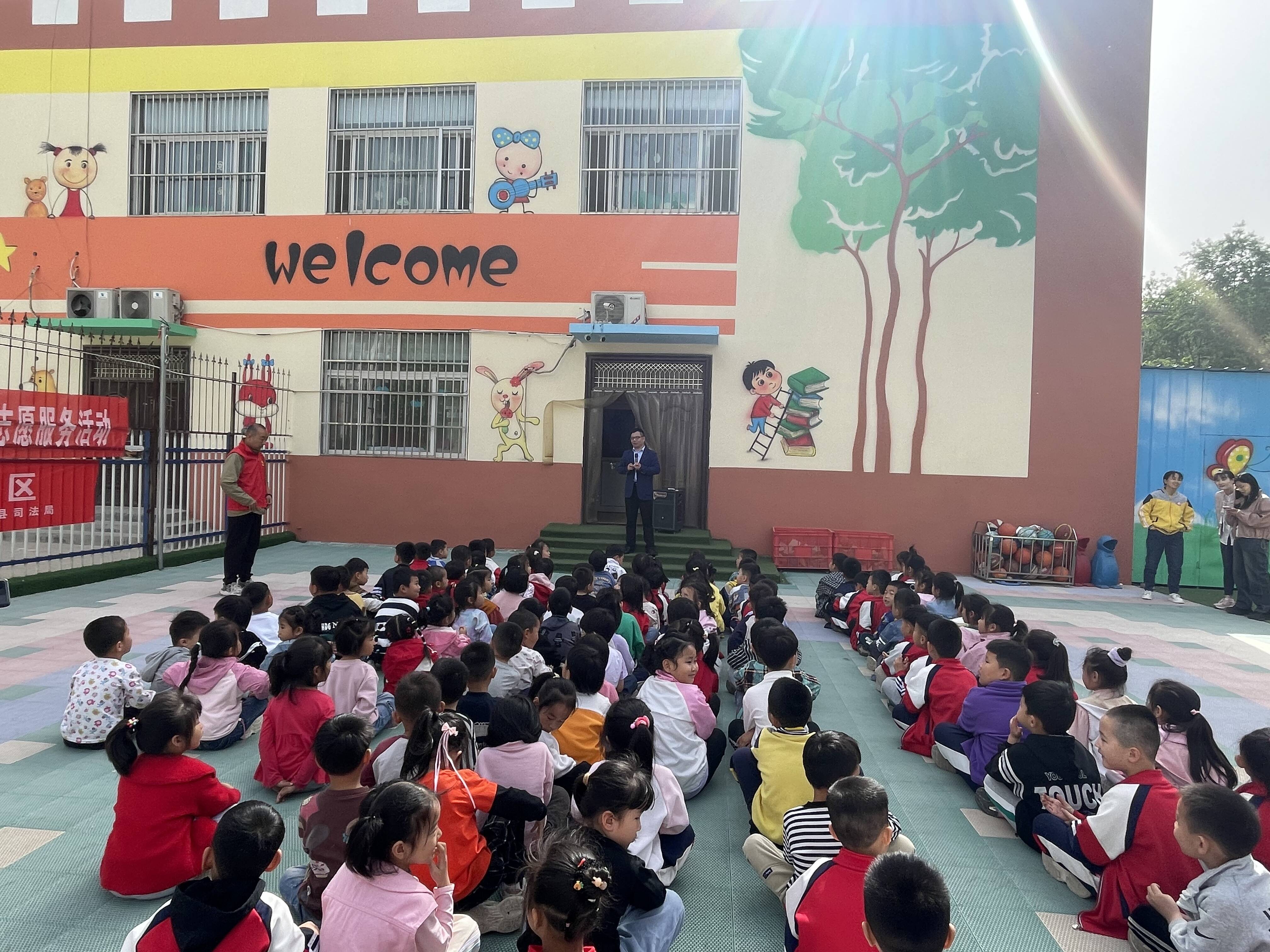 莘县司法局开展"法治宣传进社区"普法宣传活动