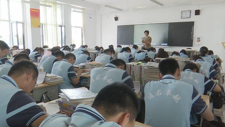 新泰一中实验部,龙池学校(集团),开展教师节走访慰问活动,向广大教育