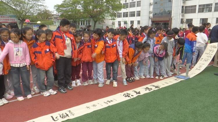新泰市明珠实验学校:弘扬传统文化 书画艺术进校园