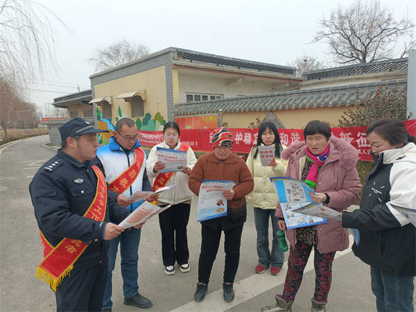 阳谷县郭屯镇普法志愿者法治文化基层行活动丰富多彩