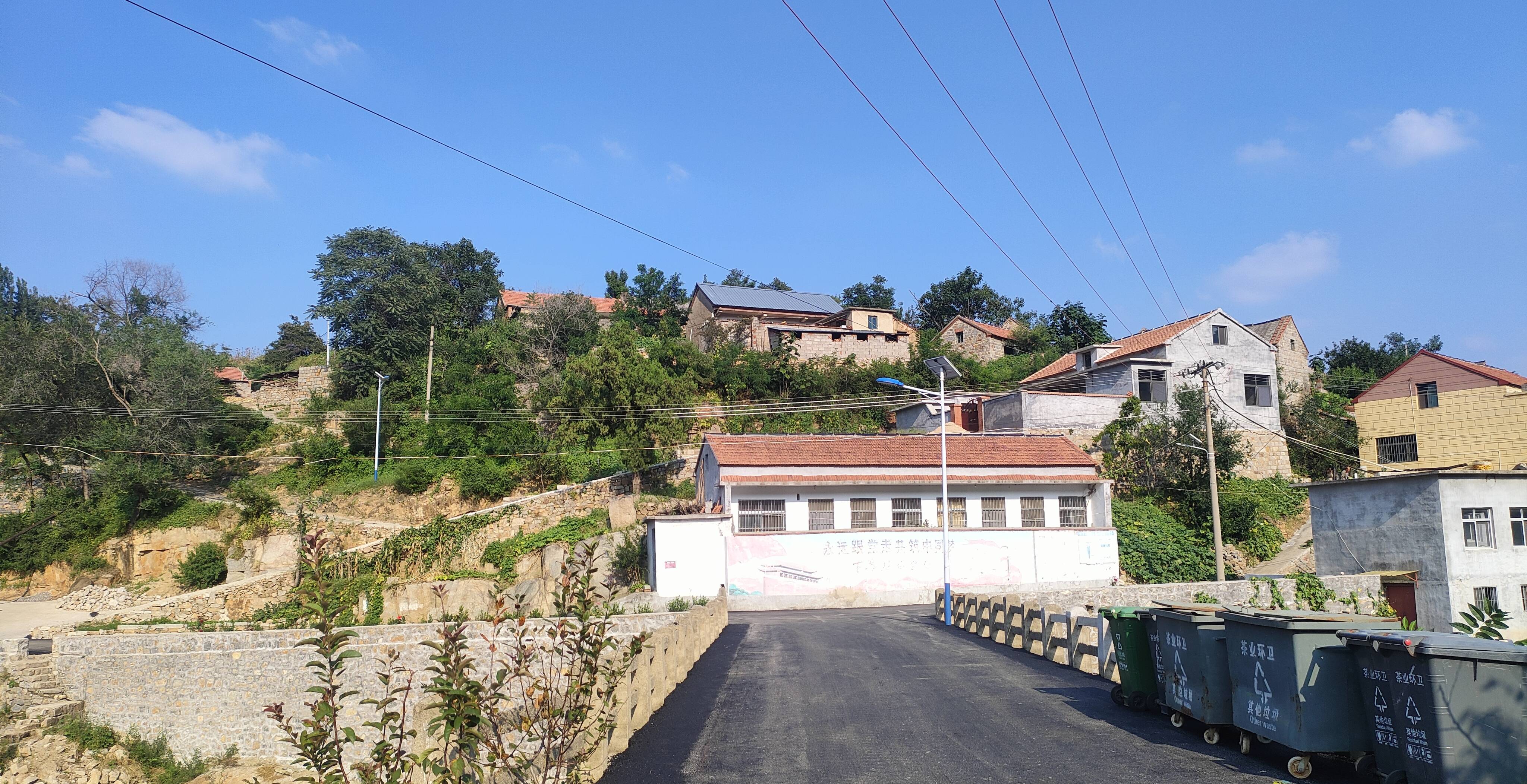 济南市莱芜区茶业口镇下茶业村旧貌换新颜四好农村路建设显成效村民