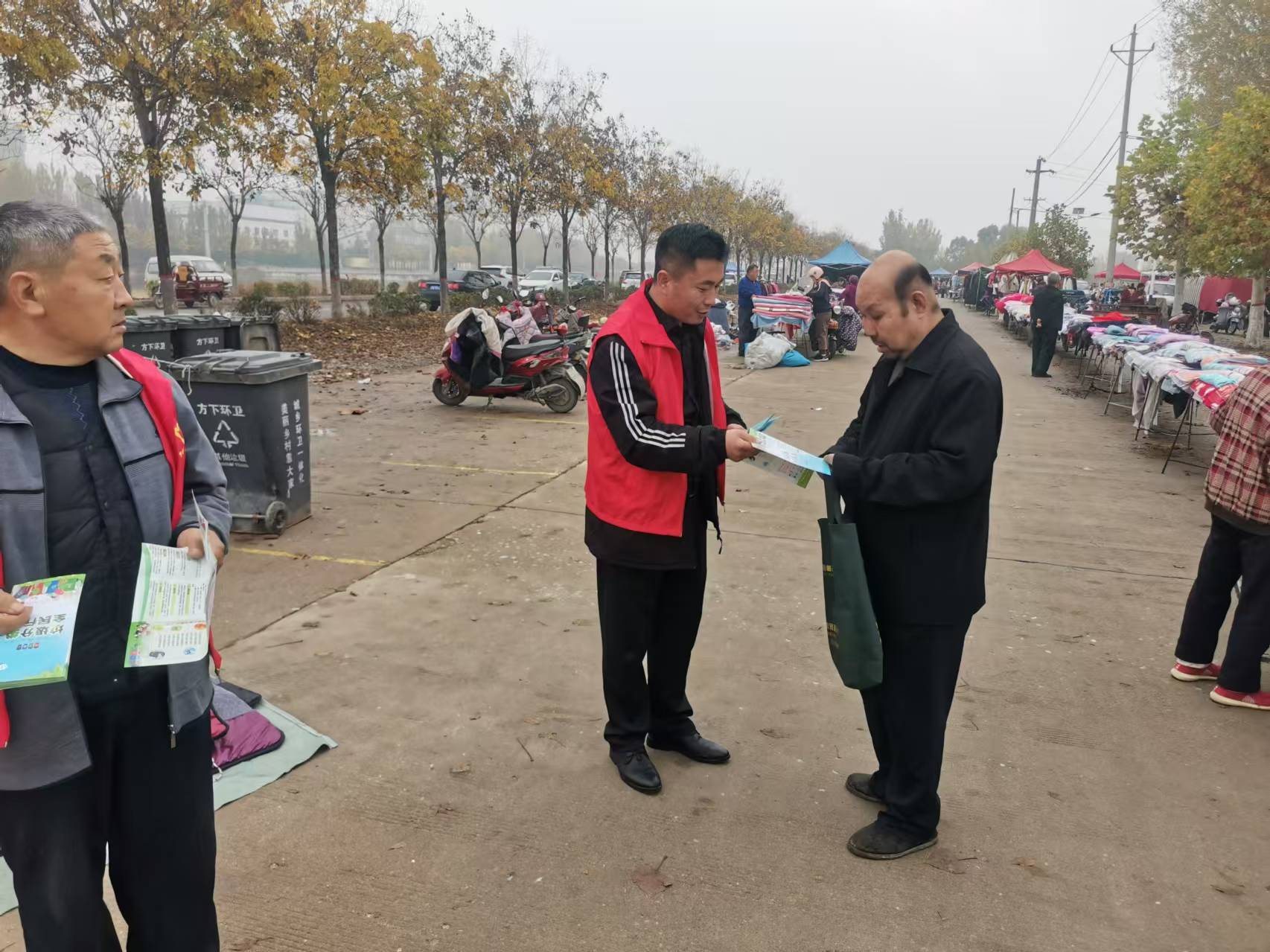 济南市莱芜区方下街道开展"践行新时尚 垃圾分类进万家"宣传活动