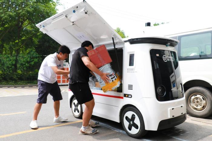 杭州：無人配送車上路 實(shí)現(xiàn)無人車商業(yè)運(yùn)營零的突破