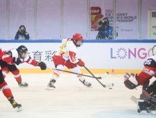 祝贺！中国女子冰球队升入世锦赛顶级组
