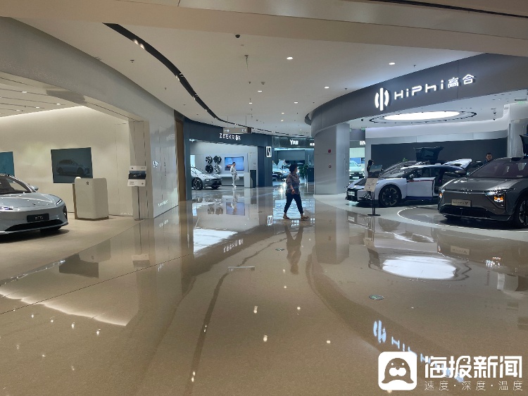 海報觀察丨新能源汽車體驗店“扎堆”商場，以擴店尋求“破圈”能走多遠