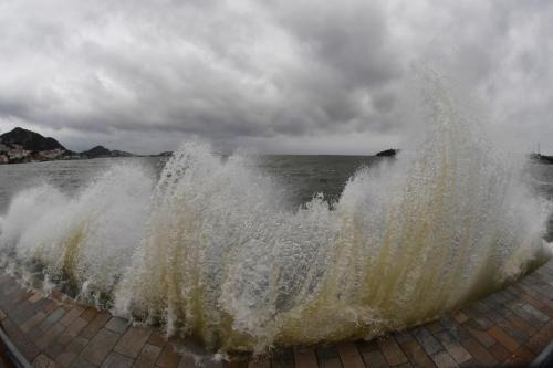 超強(qiáng)臺風(fēng)“蘇拉” 裹挾狂風(fēng)暴雨靠近閩粵沿海