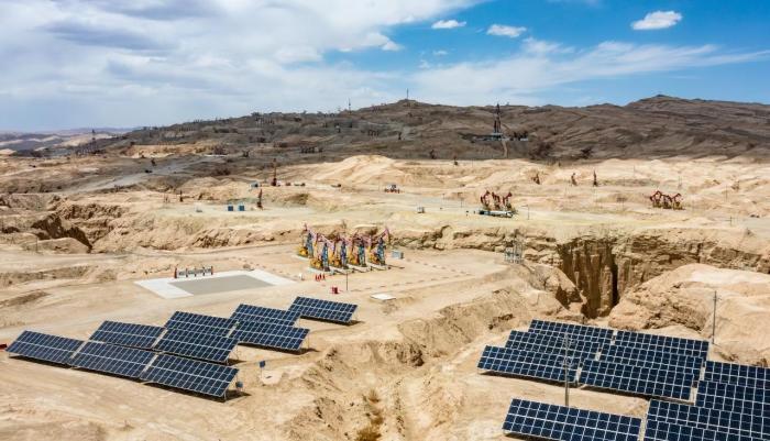 青海油田边远区块光电项目预计年均产生300余万度绿色电能