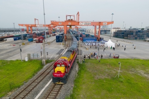 東盟貨運集結 湖南懷化國際陸港前八月開行班列272列