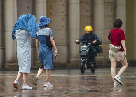 臺風“海葵”殘余環流和季風影響廣東 264個鎮街遭暴雨