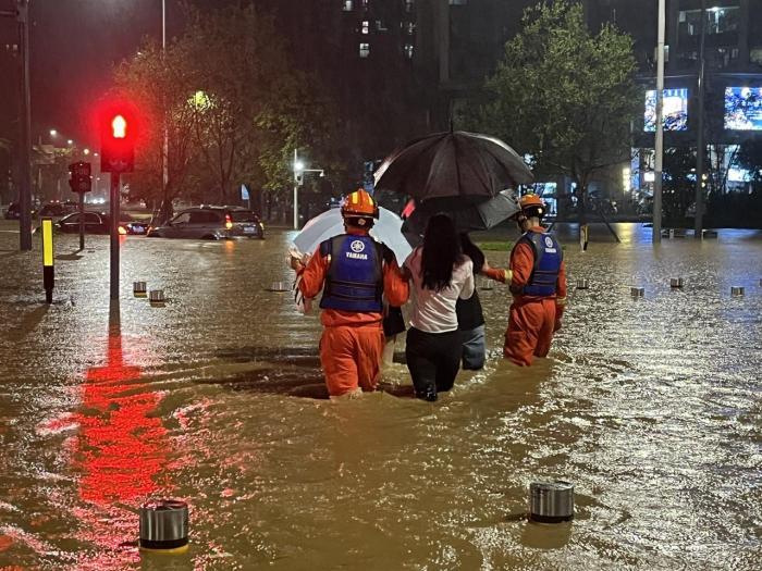 珠三角多地突發大暴雨 消防人員營救疏散3345人