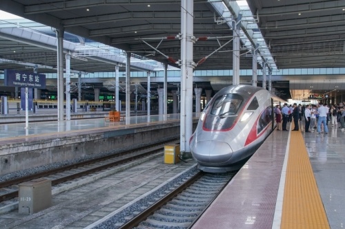 铁路国庆黄金周预计发送旅客1.9亿人次 火车票9月13日开售