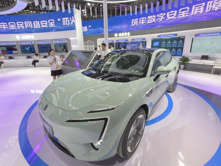 自动驾驶汽车在天津中心城区展开技术测试 推动车路云一体化建设