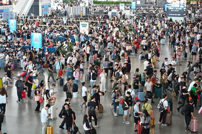 中秋、国庆长假首日广铁管内主要车站迎来超大客流