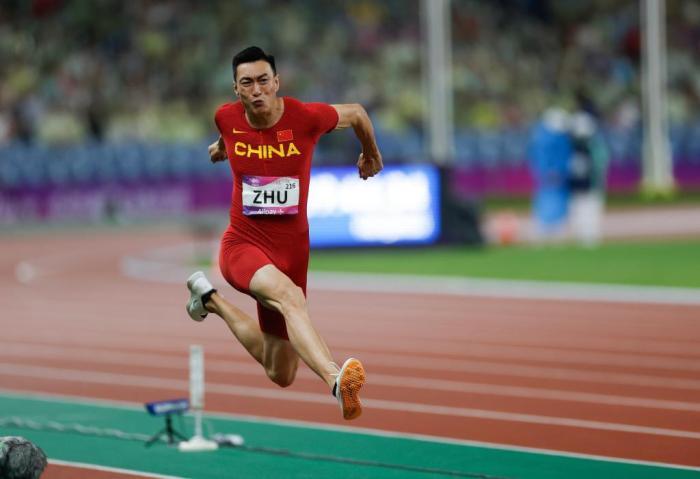（杭州亚运会）田径综合：男子三级跳远中国队包揽冠亚军 女子标枪奥运冠军无缘亚运金牌
