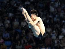 杨昊夺得男子十米跳台冠军，中国跳水队10金收官