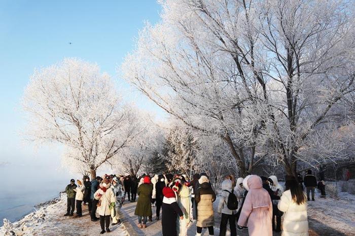 突出冰雪避暑双产业 吉林提出旅游破万亿目标