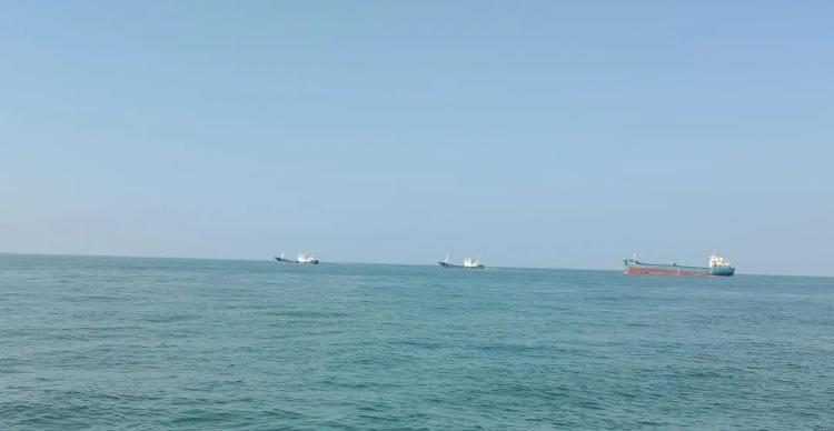 烟台：海事海警部门联手截获一违法逃逸船