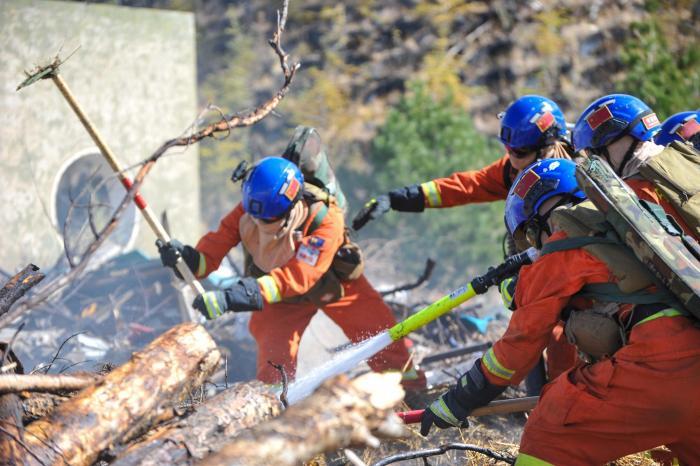 拉萨200多名护林员观摩森林消防防灭火实战演练