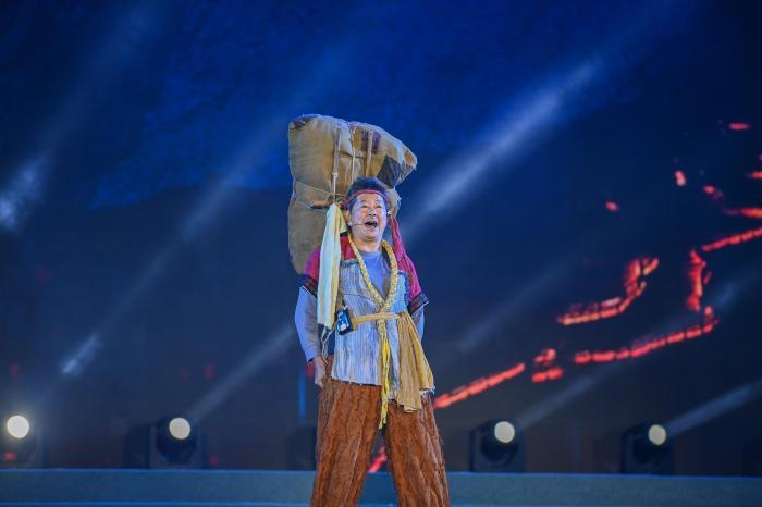 2023武陵山原生民歌艺术节上演“最炫民族风”