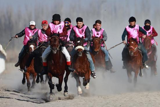 新疆博湖2023年冬季“博斯腾杯”赛马大会扬鞭开赛