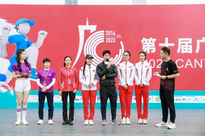 苏炳添领跑第十届广州塔登高公开赛 数千名选手登顶广州之巅