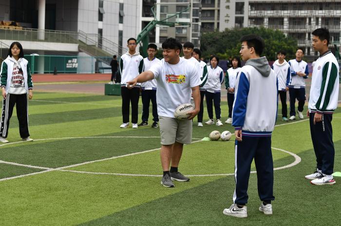 来自台湾的“校园橄榄球推广大使”： 进福州校园推广橄榄球运动