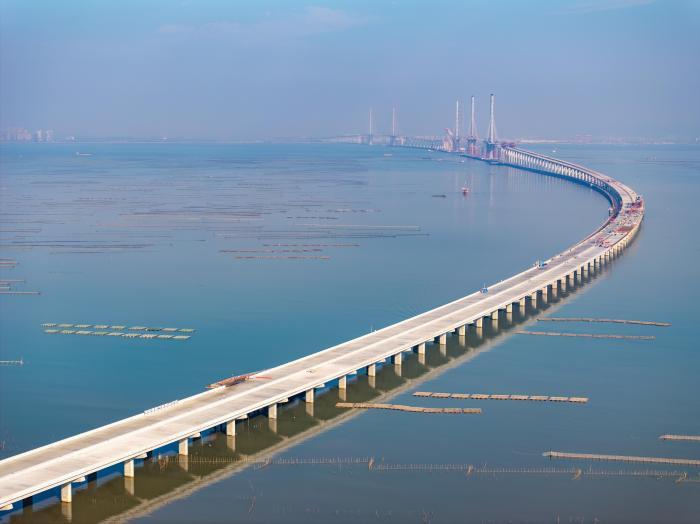 黄茅海跨海通道完成全线节段梁架设