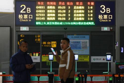 中国铁路春运启动  首日预计发送旅客1060万人次