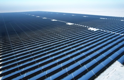 2023年中国太阳能发电装机容量同比增逾五成