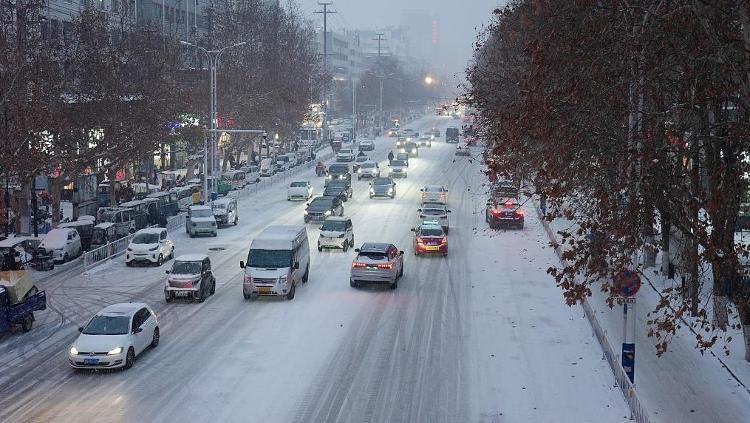 受降雪及路面結冰影響，截至今日8時137個公路路段封閉