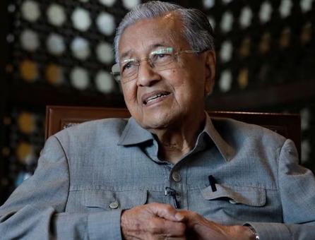 外媒：98岁马来西亚前总理马哈蒂尔再次入院