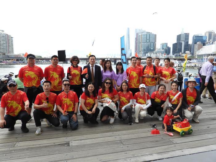 中国驻悉尼总领馆于杰代总领事出席悉尼市新春龙舟赛
