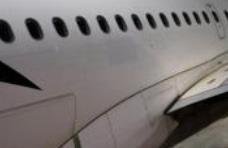 台湾华航发生意外 一飞机维修员移除起落架时被夹身亡