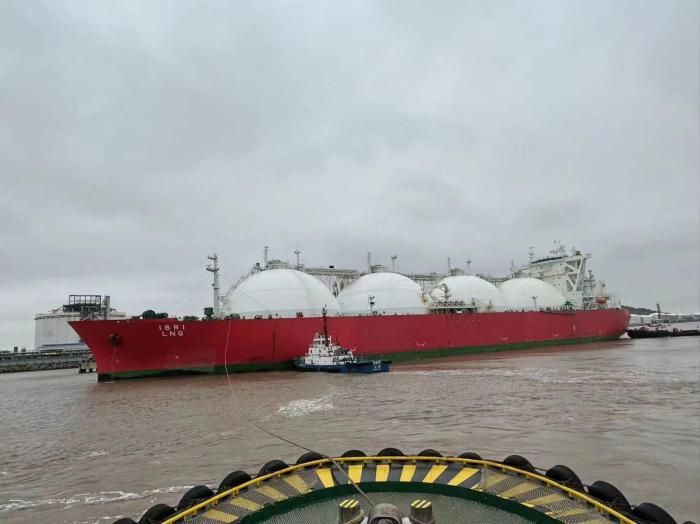 天然气储量告急叠加寒潮大风 14.2万立方米液化天然气运抵洋山港