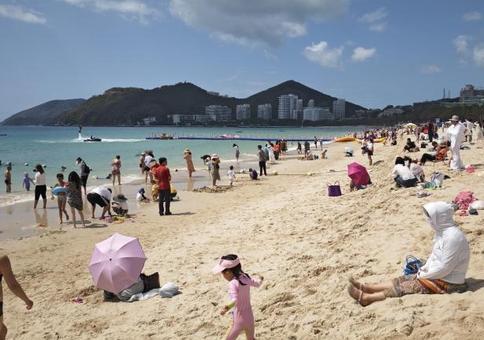 机票价格大幅“跳水” 旅客元宵节错峰游三亚