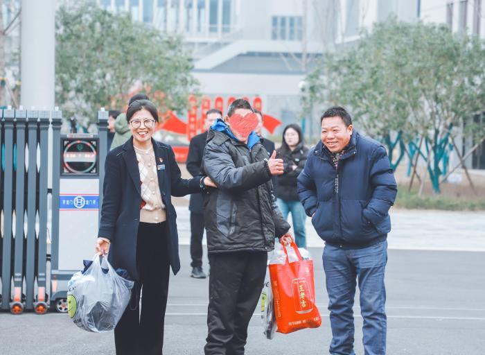 杭州助失散家庭跨越2000公里团聚