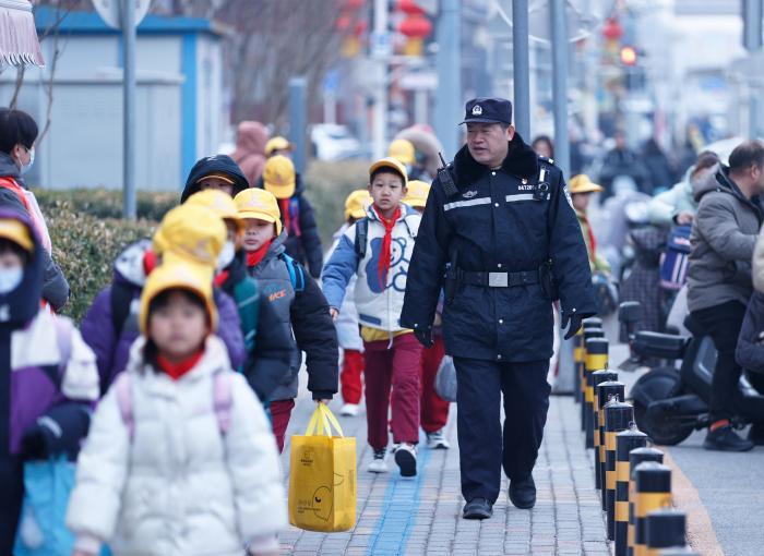 北京警方全力为春季学期开学保驾护航