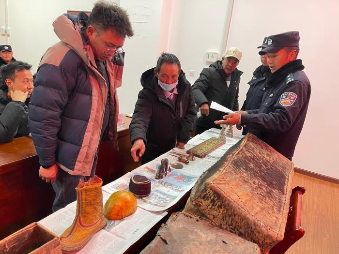 西藏警方侦破三起寺庙佛塔文物盗窃案 追回文物80余件